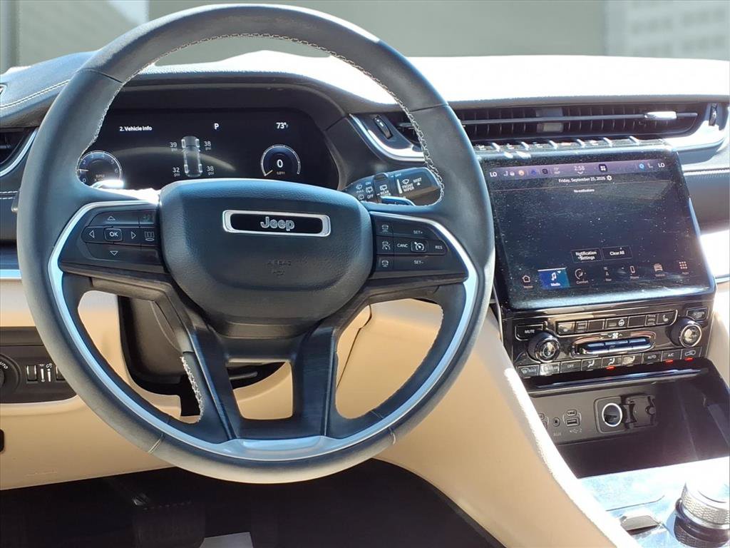 Used 2023 Jeep Grand Cherokee Limited AWD/4WD image 4