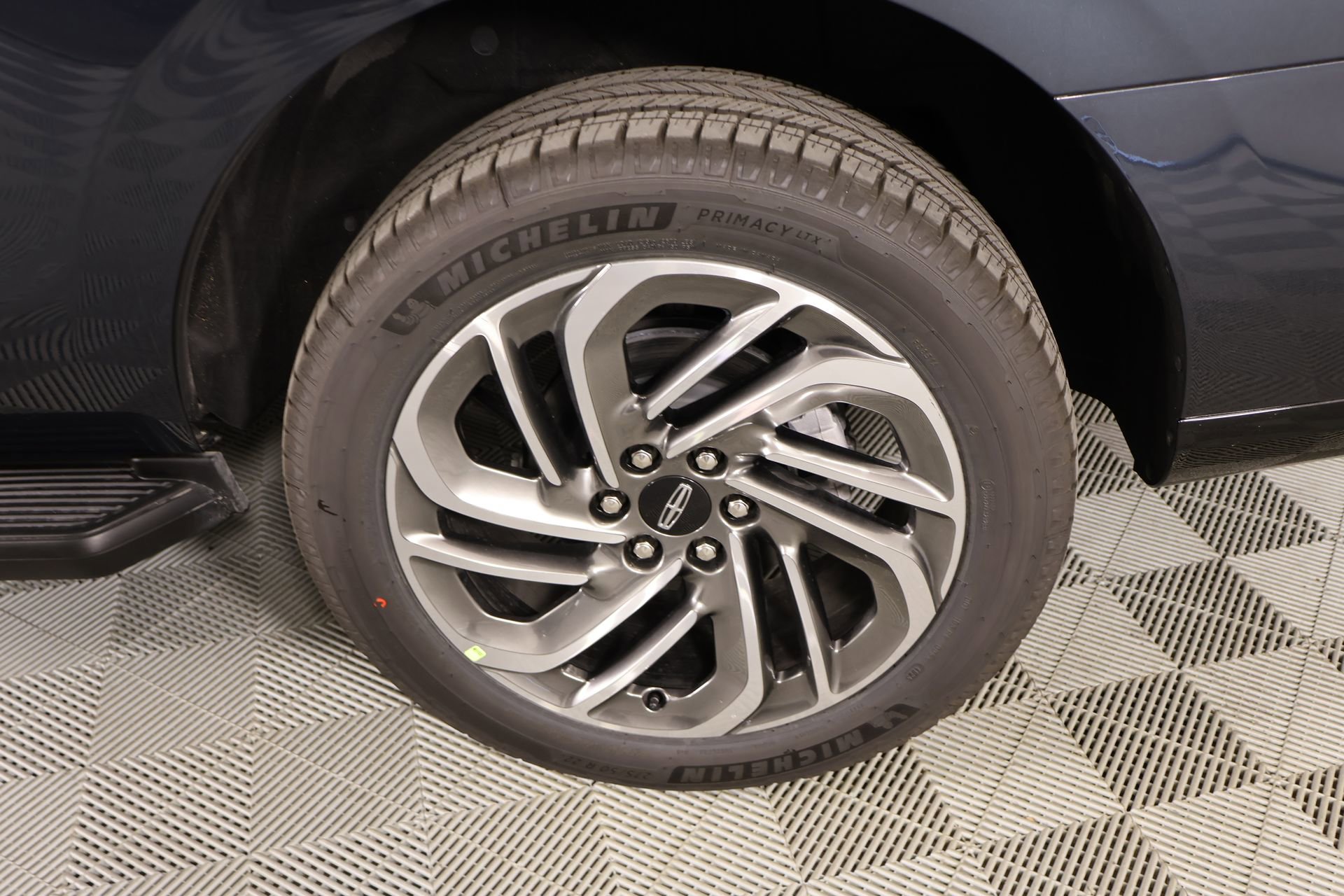 New 2026 Lincoln Navigator Premiere AWD/4WD image 18
