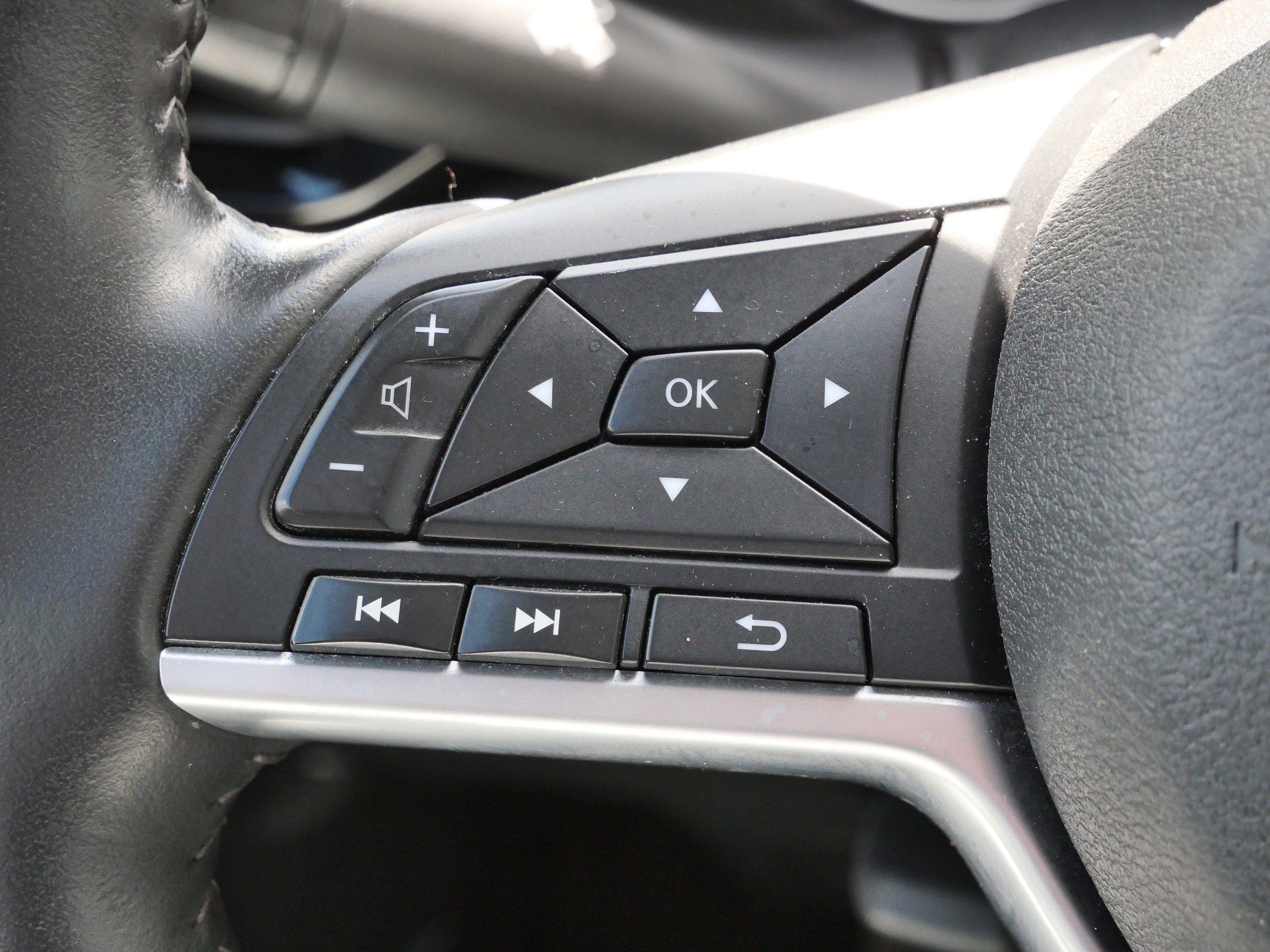 Used 2024 Nissan Sentra SV w/ All-Weather Package FWD image 31