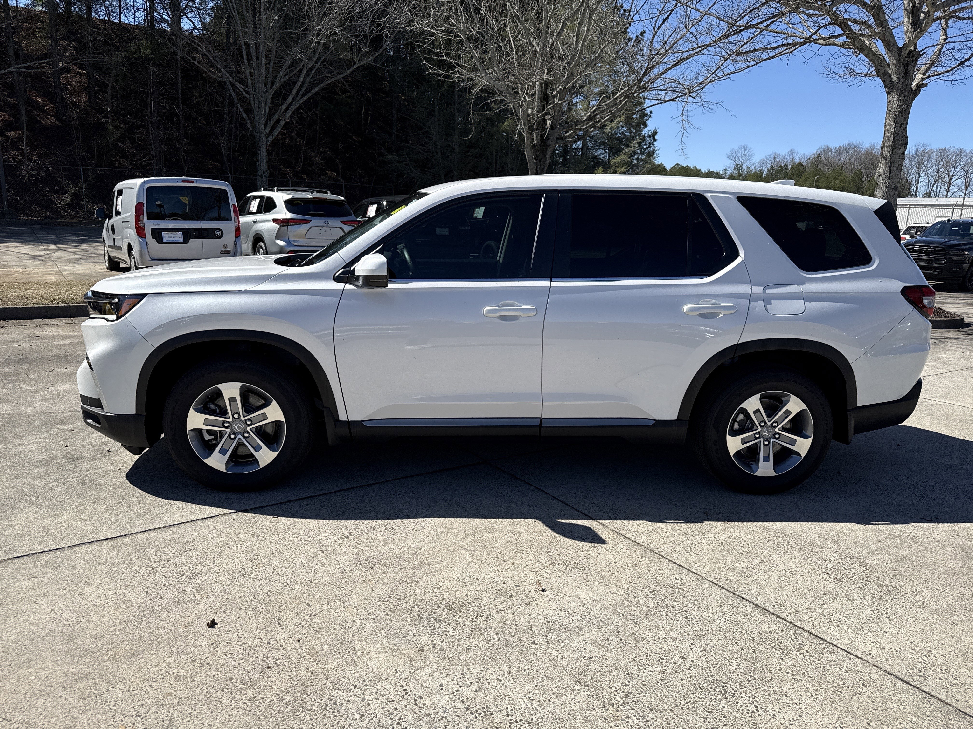 Used 2025 Honda Pilot EX-L image 4