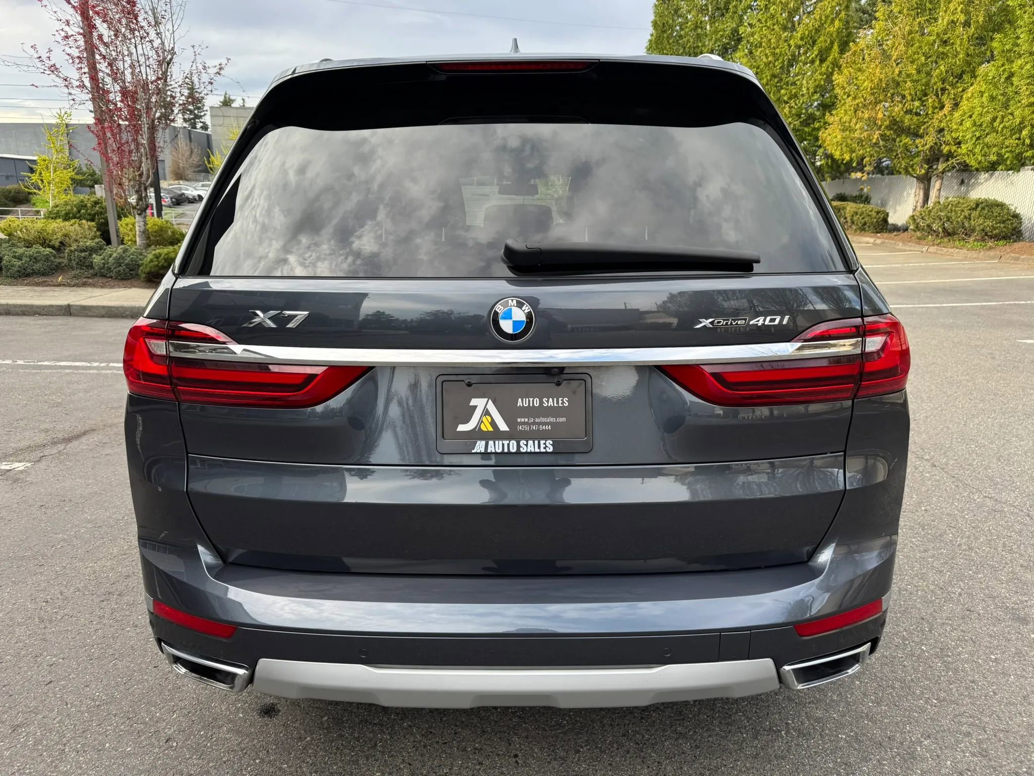 Used 2022 BMW X7 xDrive40i w/ Premium Package image 9