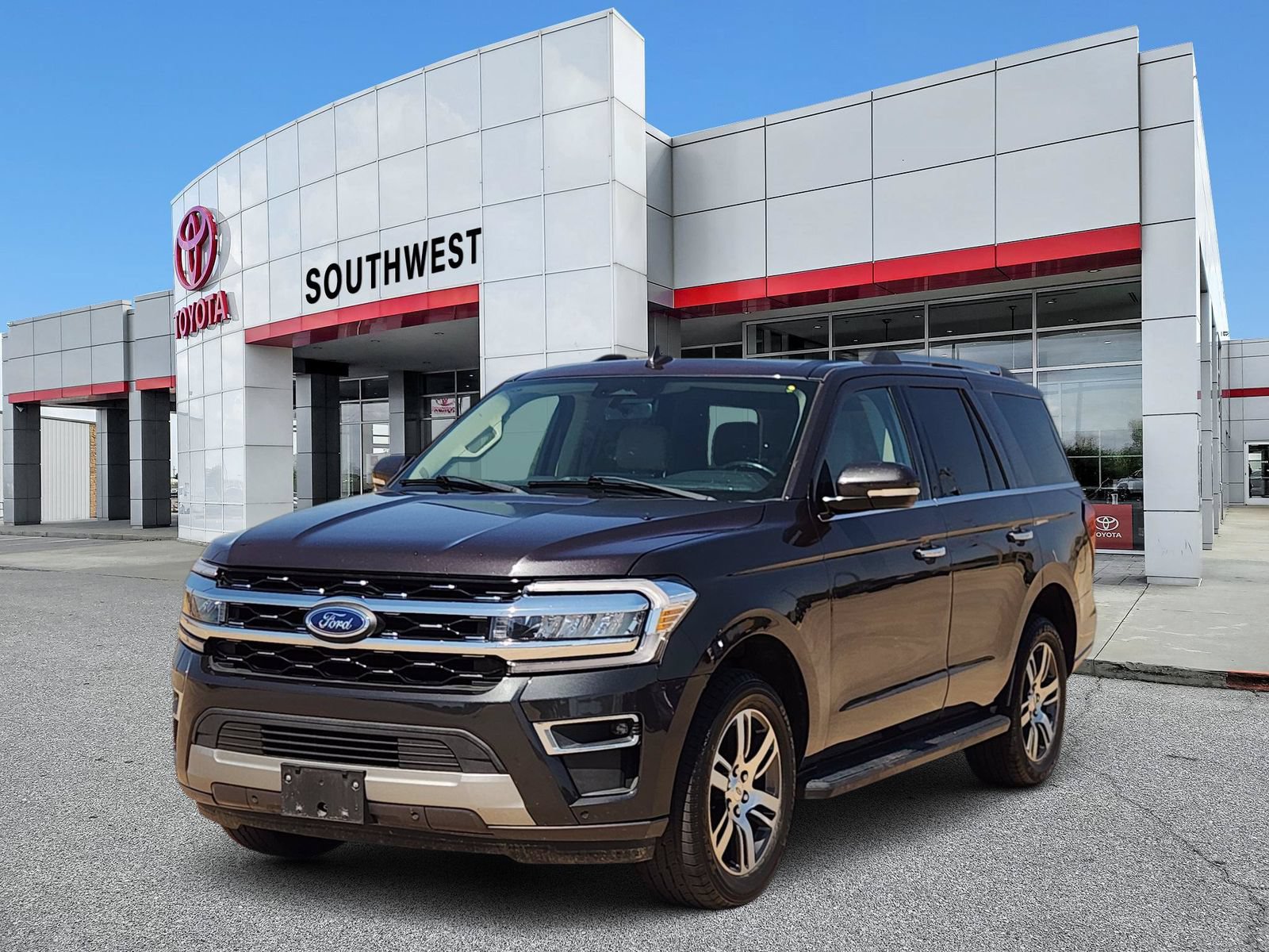 Used 2024 Ford Expedition Limited RWD image 2