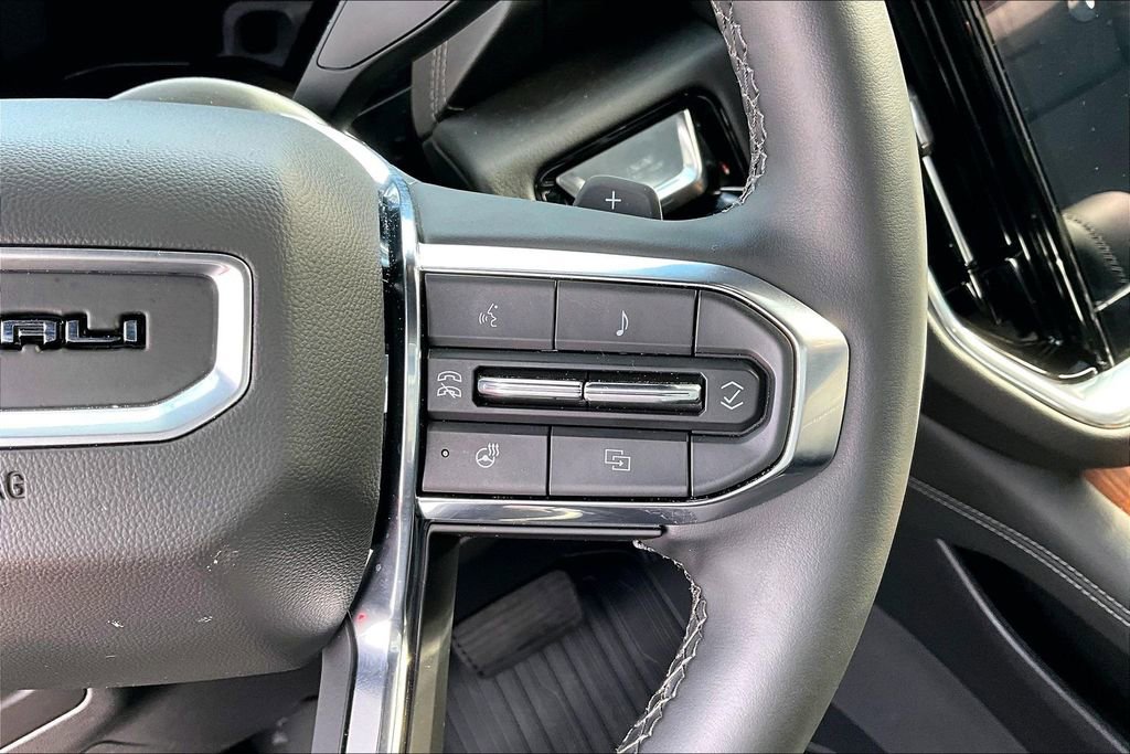 Used 2025 GMC Yukon XL Denali image 12