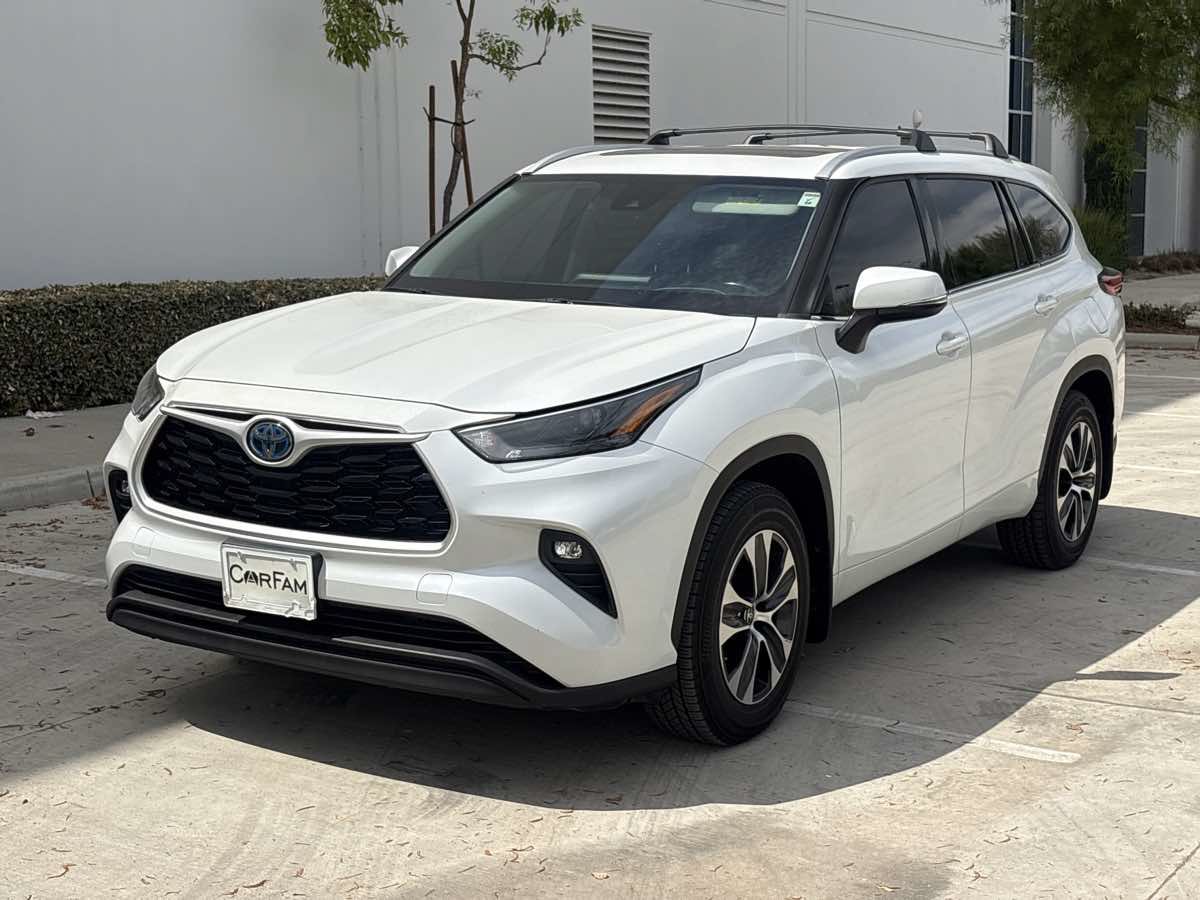 Used 2022 Toyota Highlander XLE FWD image 7