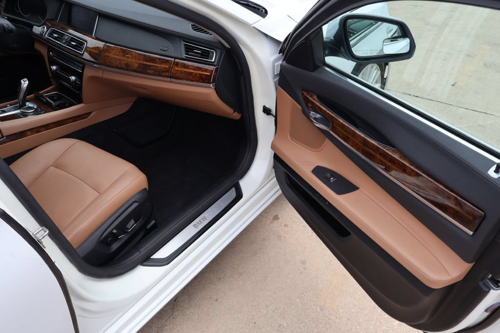 Used 2015 BMW 740i RWD image 28