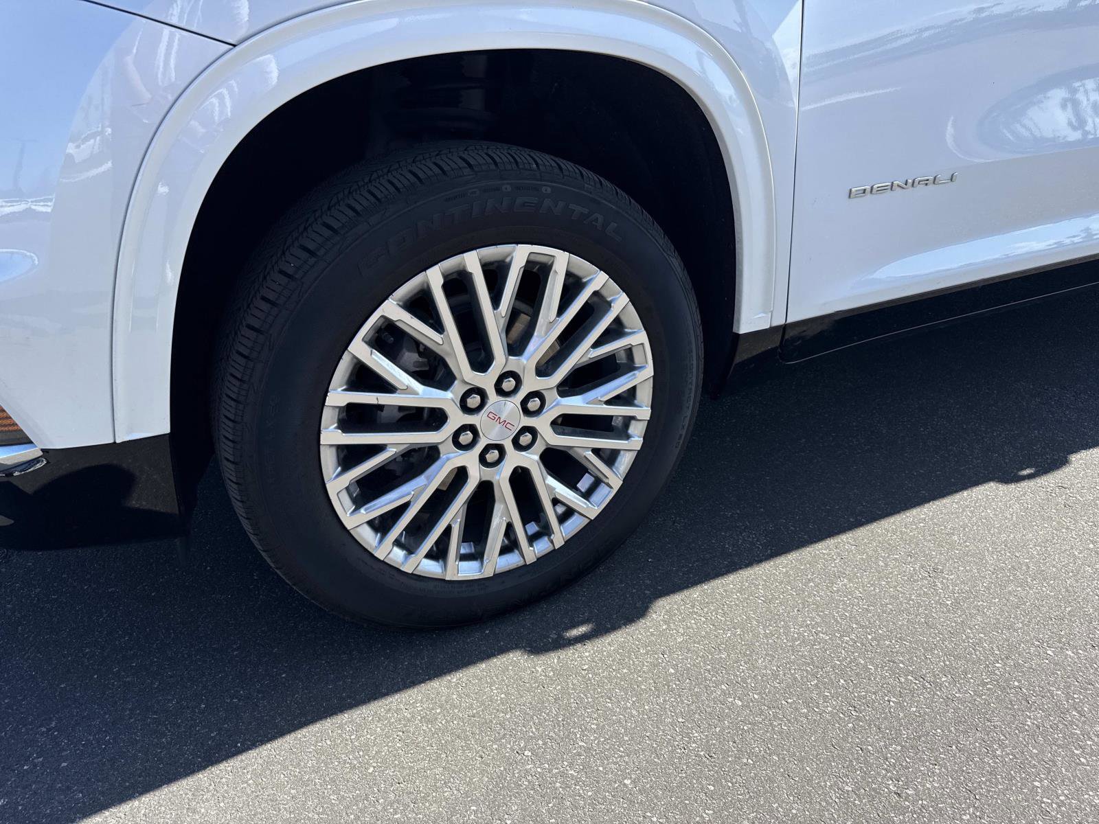 Used 2024 GMC Acadia Denali image 9