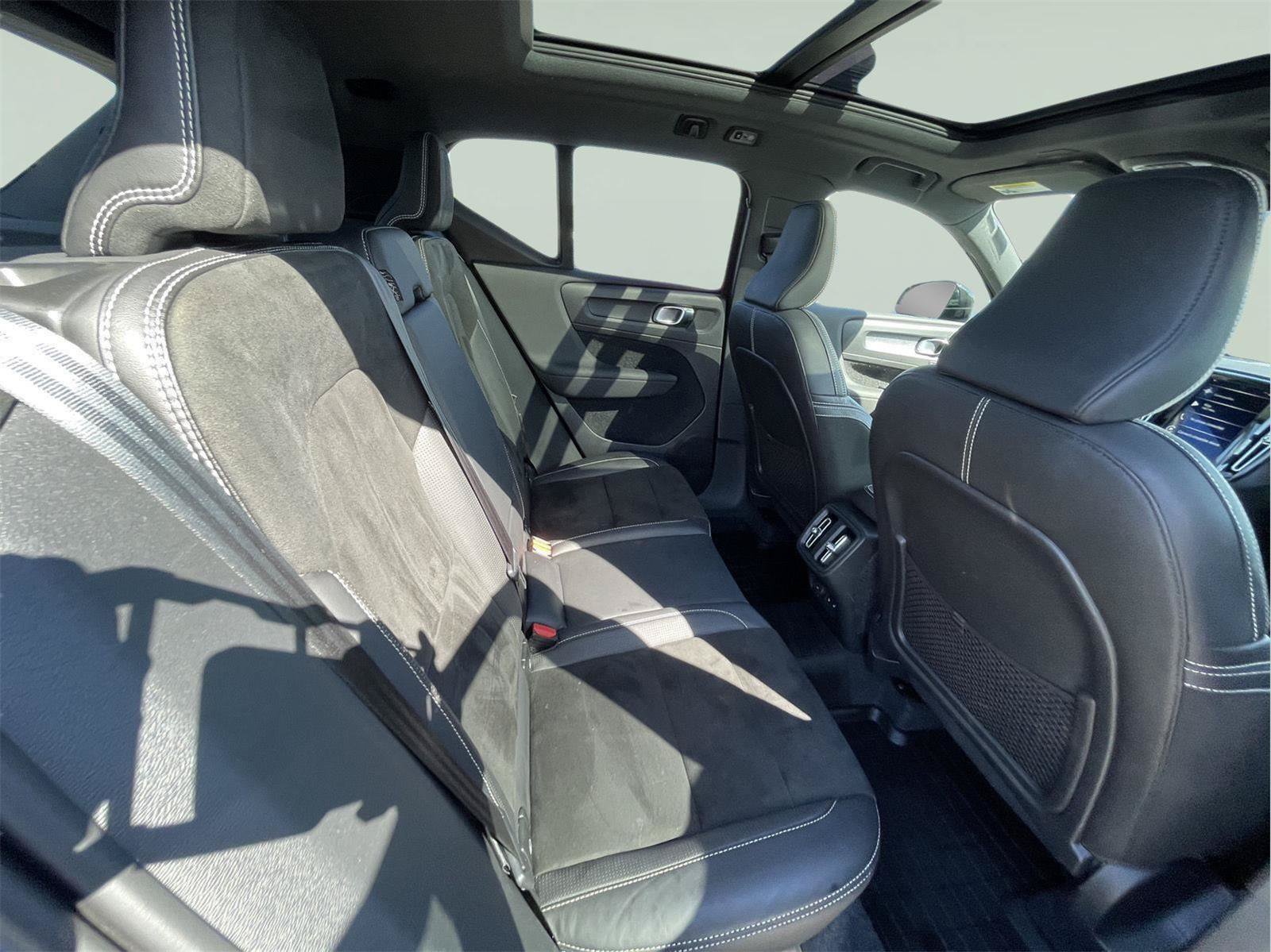 Used 2021 Volvo XC40 T5 R-Design w/ Advanced Package AWD/4WD image 18