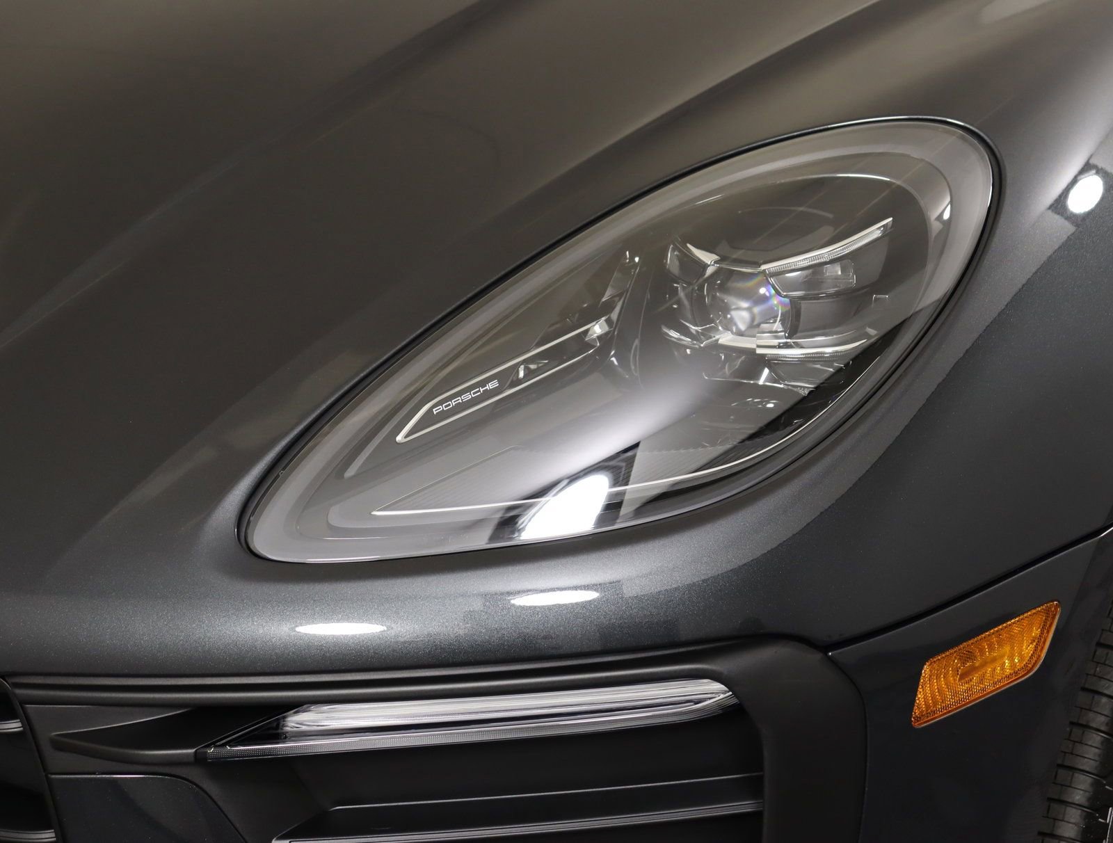 Used 2025 Porsche Macan image 10