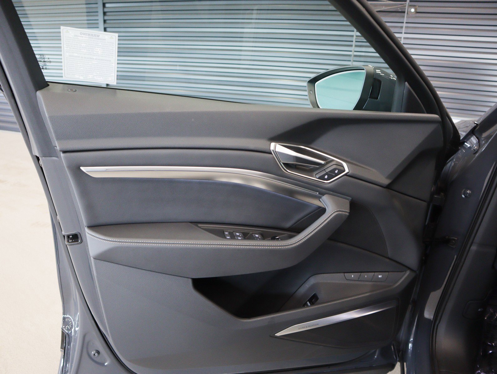 Used 2024 Audi Q8 e-tron Premium Plus image 28