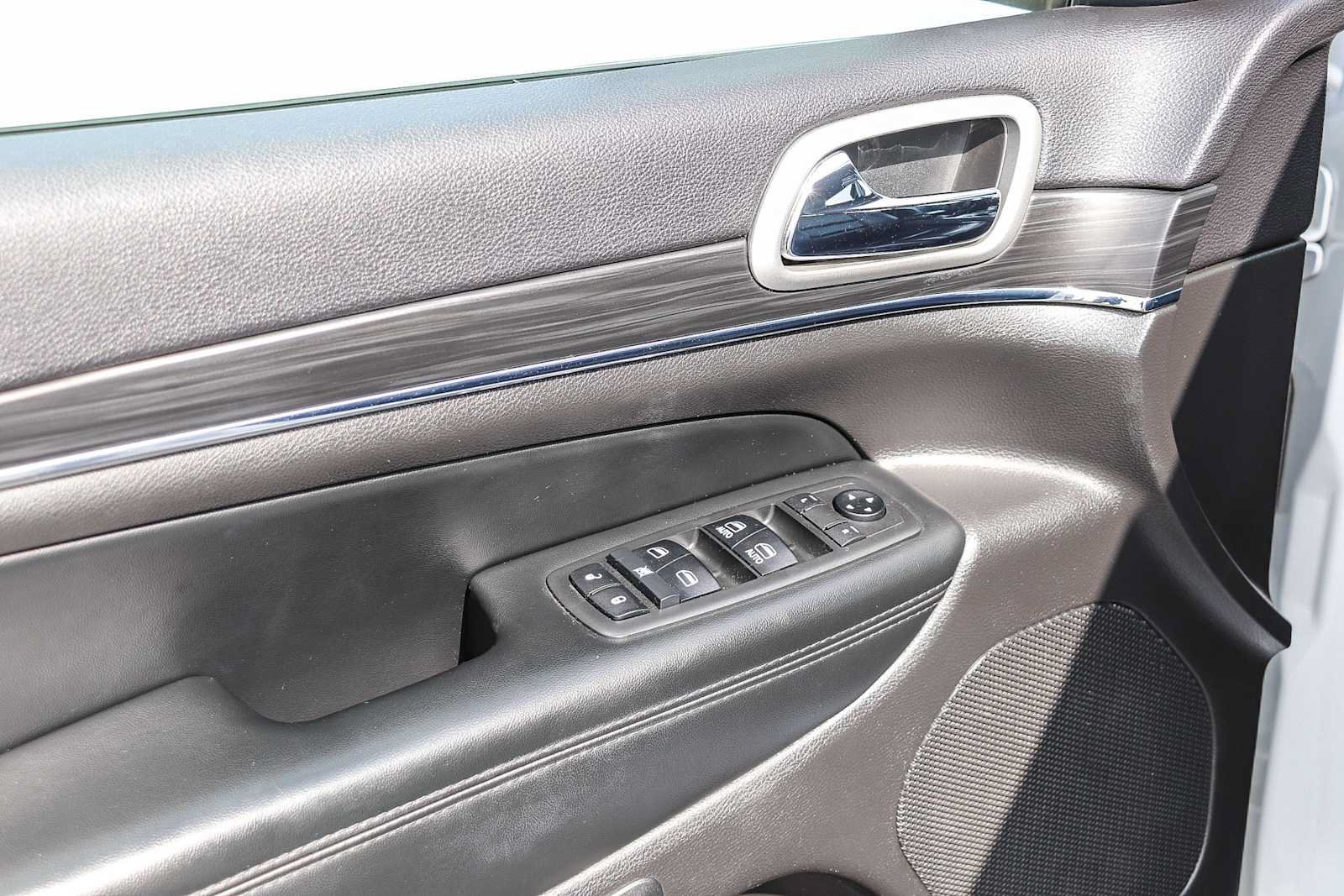 Used 2019 Jeep Grand Cherokee Limited RWD image 22