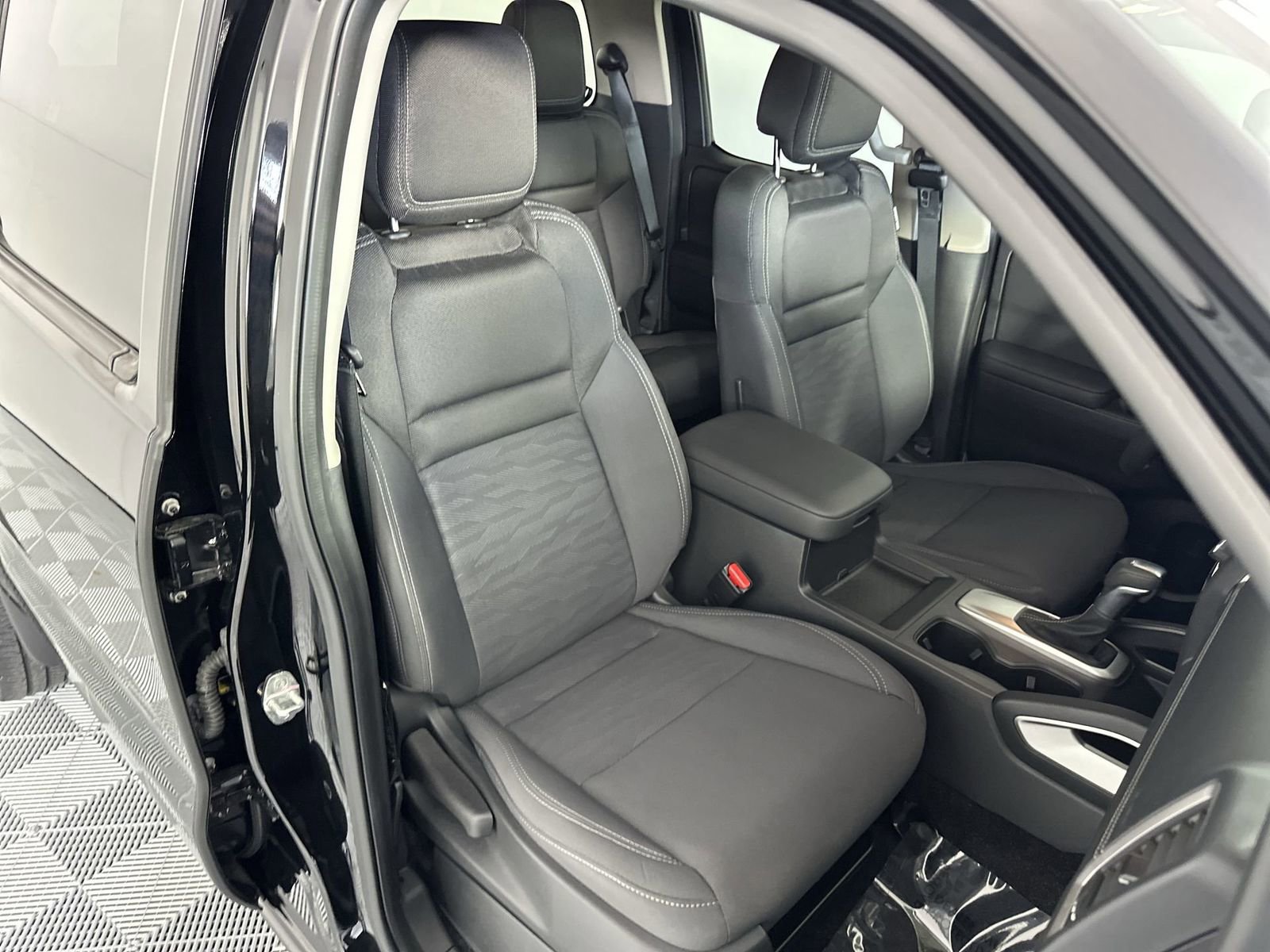 Used 2024 Nissan Frontier SV w/ Technology Package image 27