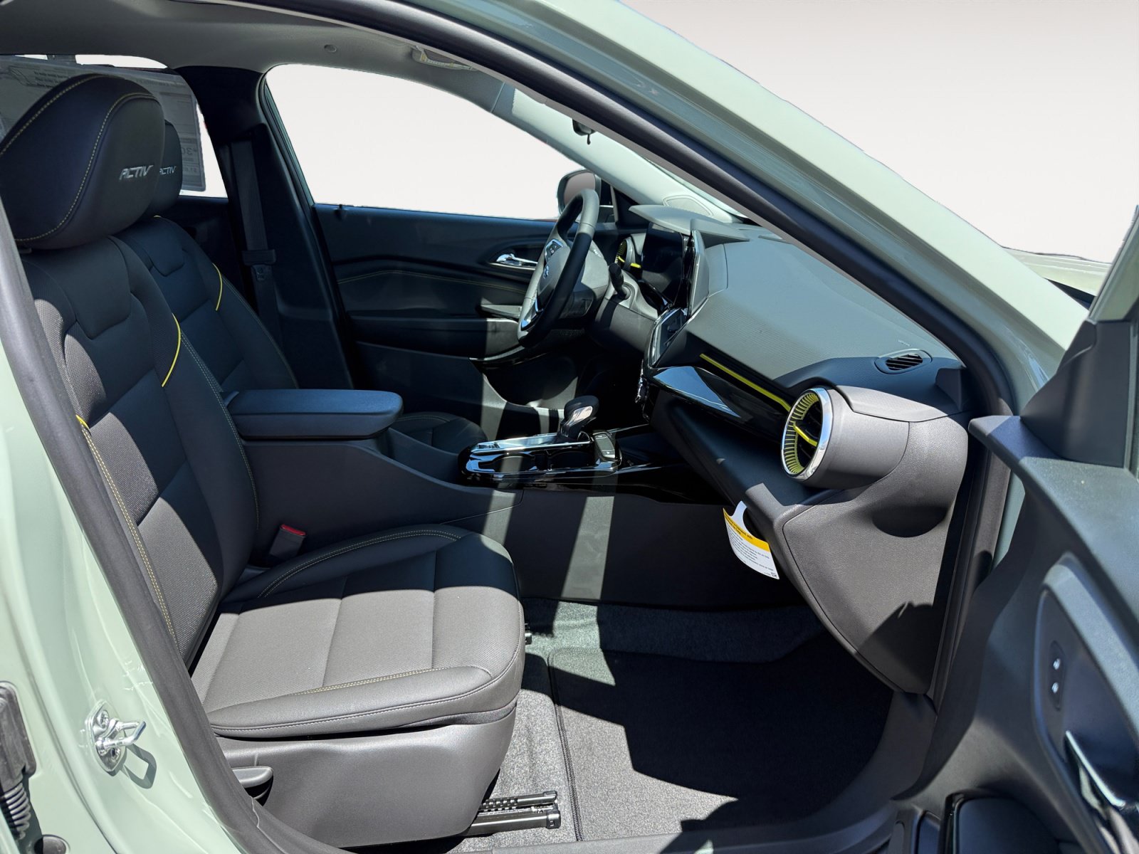 New 2026 Chevrolet Trax ACTIV w/ Sunroof Package FWD image 19
