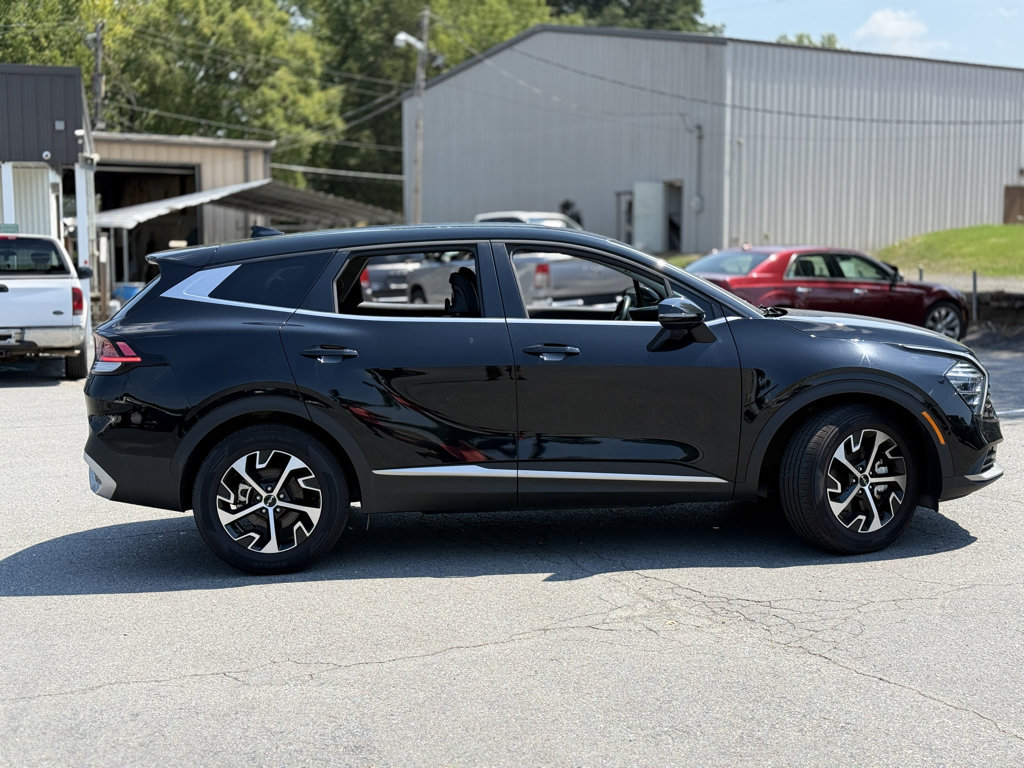 Used 2024 Kia Sportage EX FWD image 8