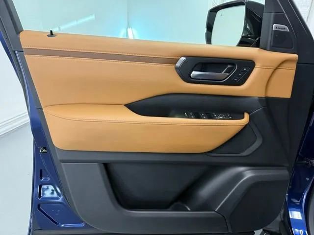 Used 2025 Nissan Armada SL image 14