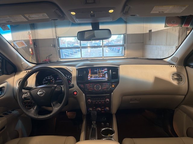 Used 2016 Nissan Pathfinder Platinum w/ Family Entertainment Package image 18