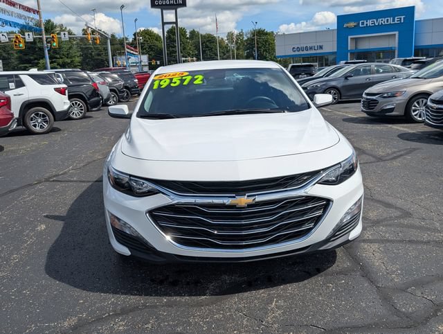 Used 2025 Chevrolet Malibu LT FWD image 2