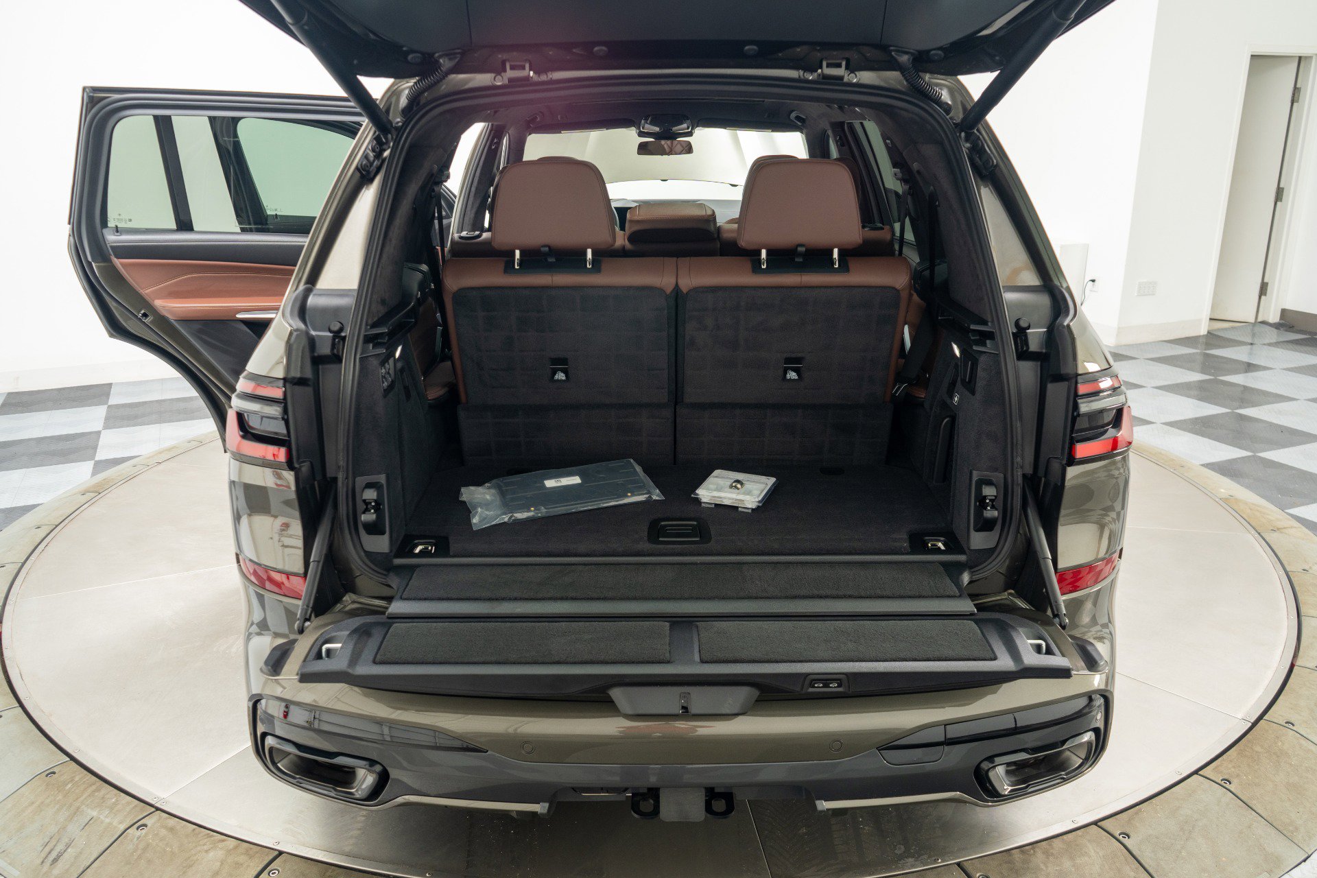 Used 2026 BMW X7 xDrive40i w/ M Sport Package AWD/4WD image 19