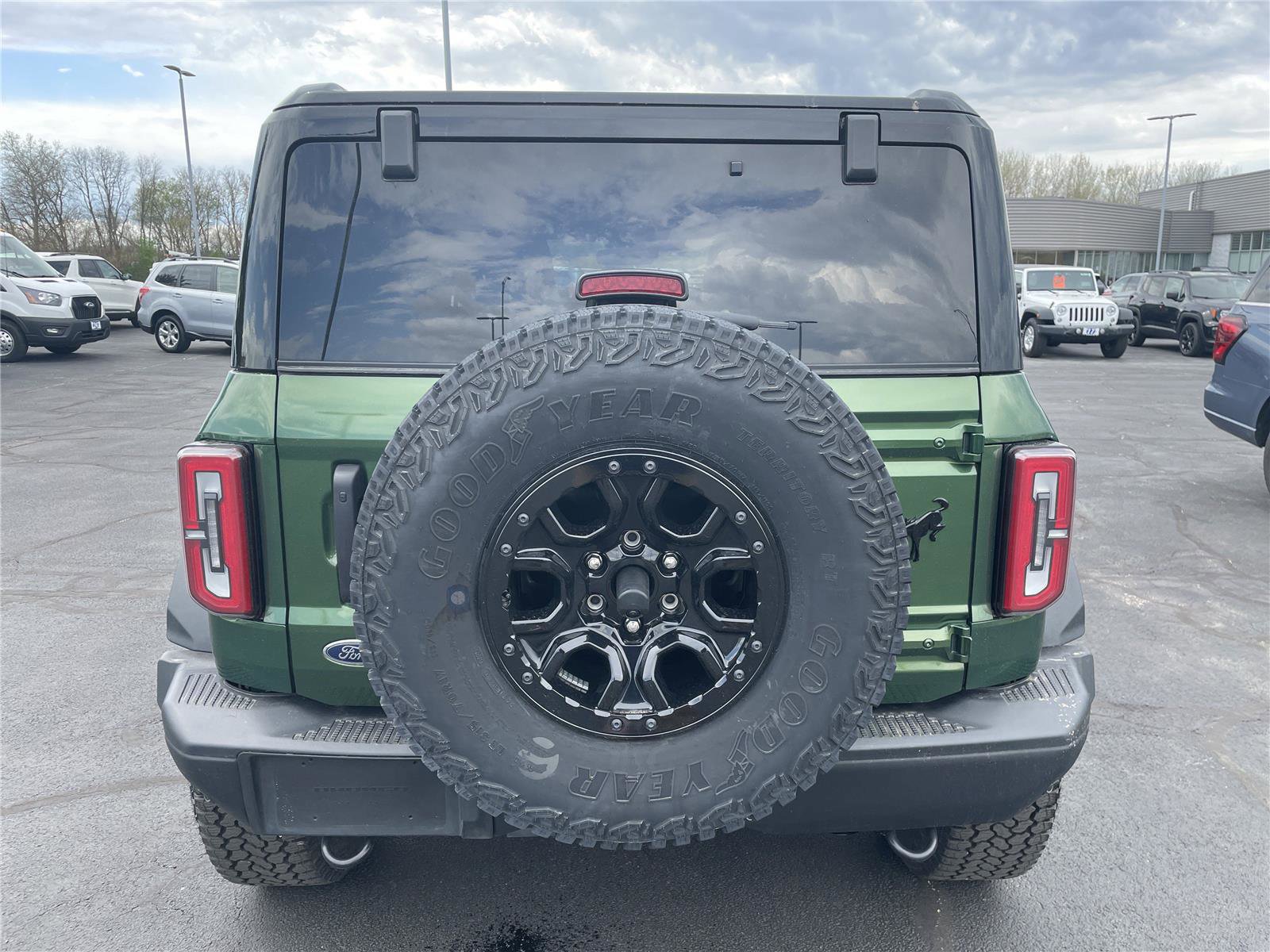 Used 2025 Ford Bronco Badlands image 4