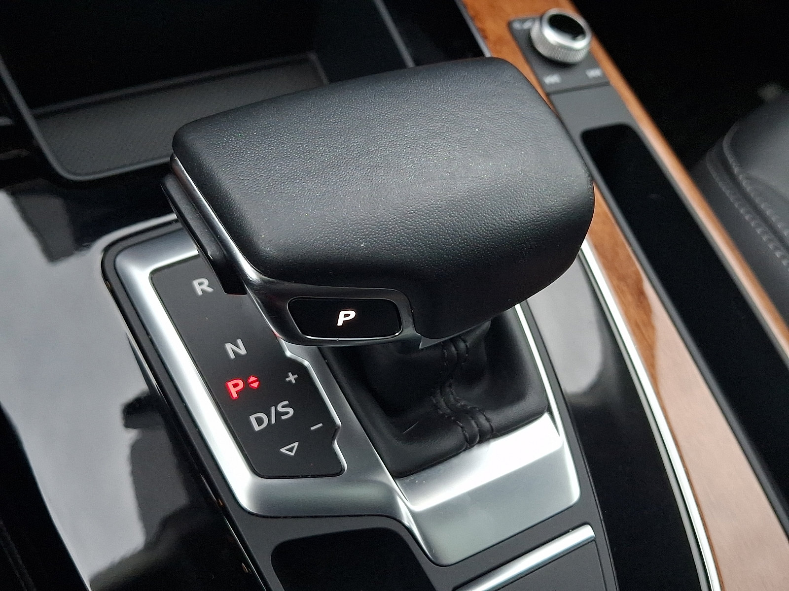Used 2023 Audi Q5 2.0T Premium w/ Convenience Package AWD/4WD image 16