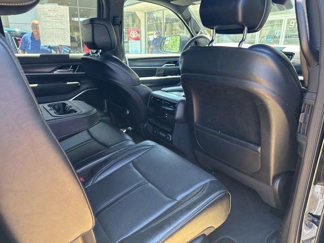 Used 2024 Jeep Wagoneer L Series II RWD image 15