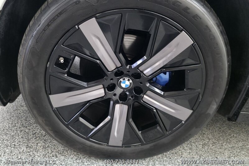 Used 2023 BMW iX xDrive50 w/ Sport Package AWD/4WD image 18