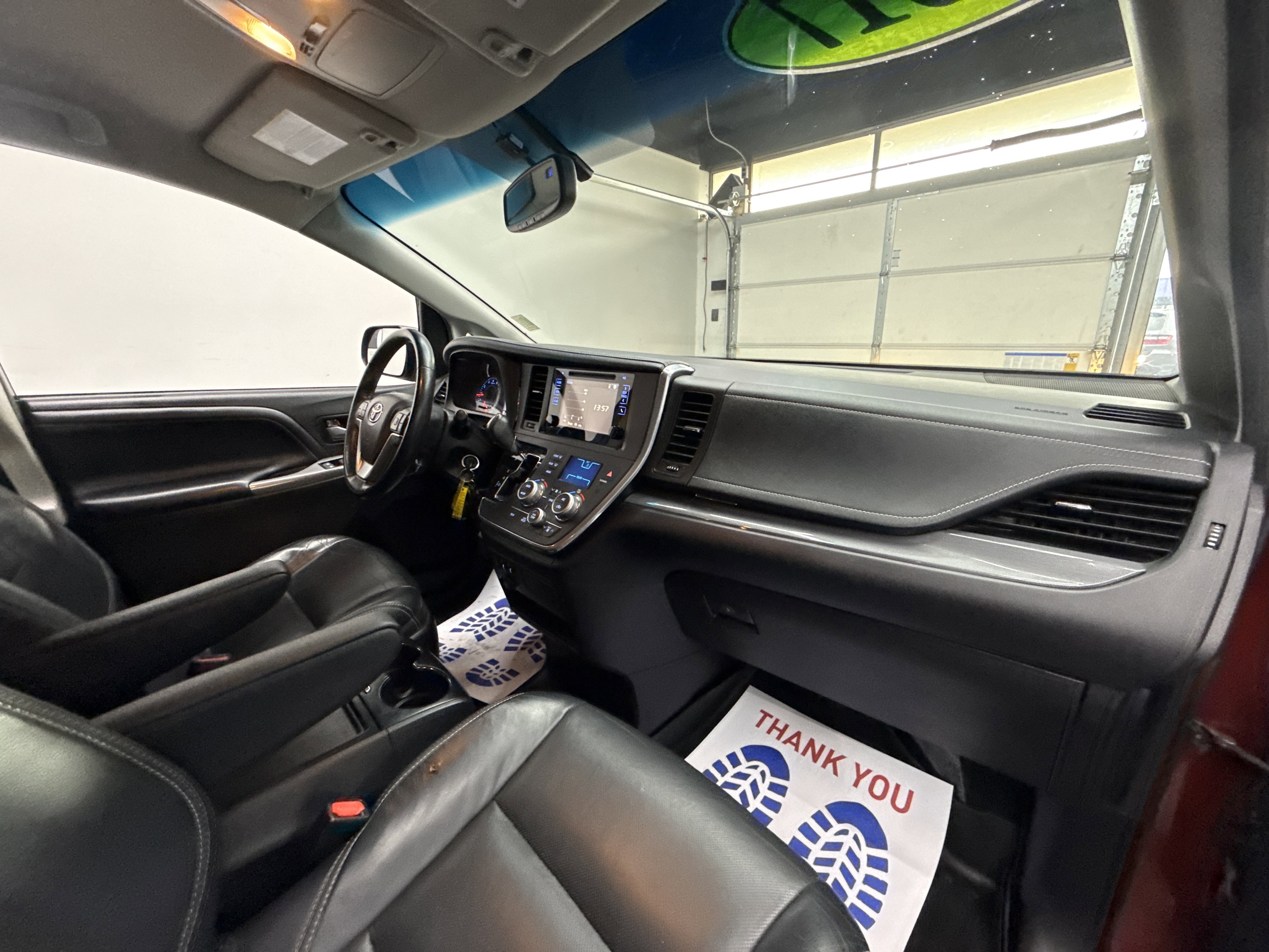 Used 2017 Toyota Sienna SE Premium image 24