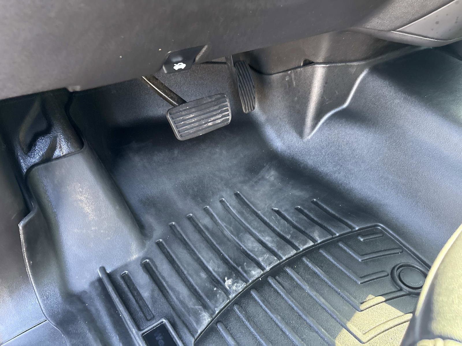 Used 2024 GMC Sierra 3500 Pro w/ Convenience Package image 16