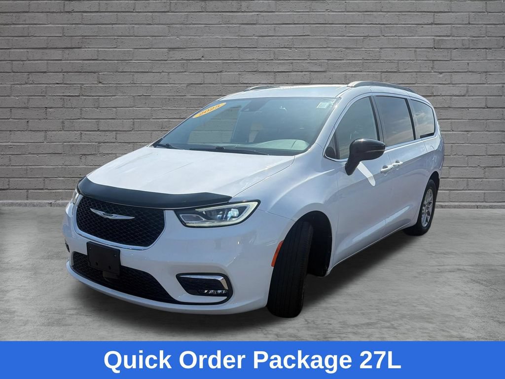 Used 2025 Chrysler Pacifica Select FWD image 3