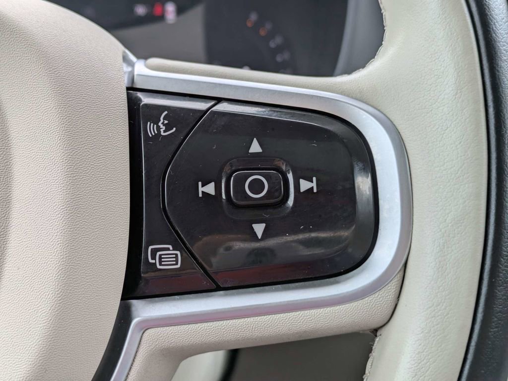 Certified 2025 Volvo XC60 B5 Ultra w/ Protection Package Premier AWD/4WD image 35