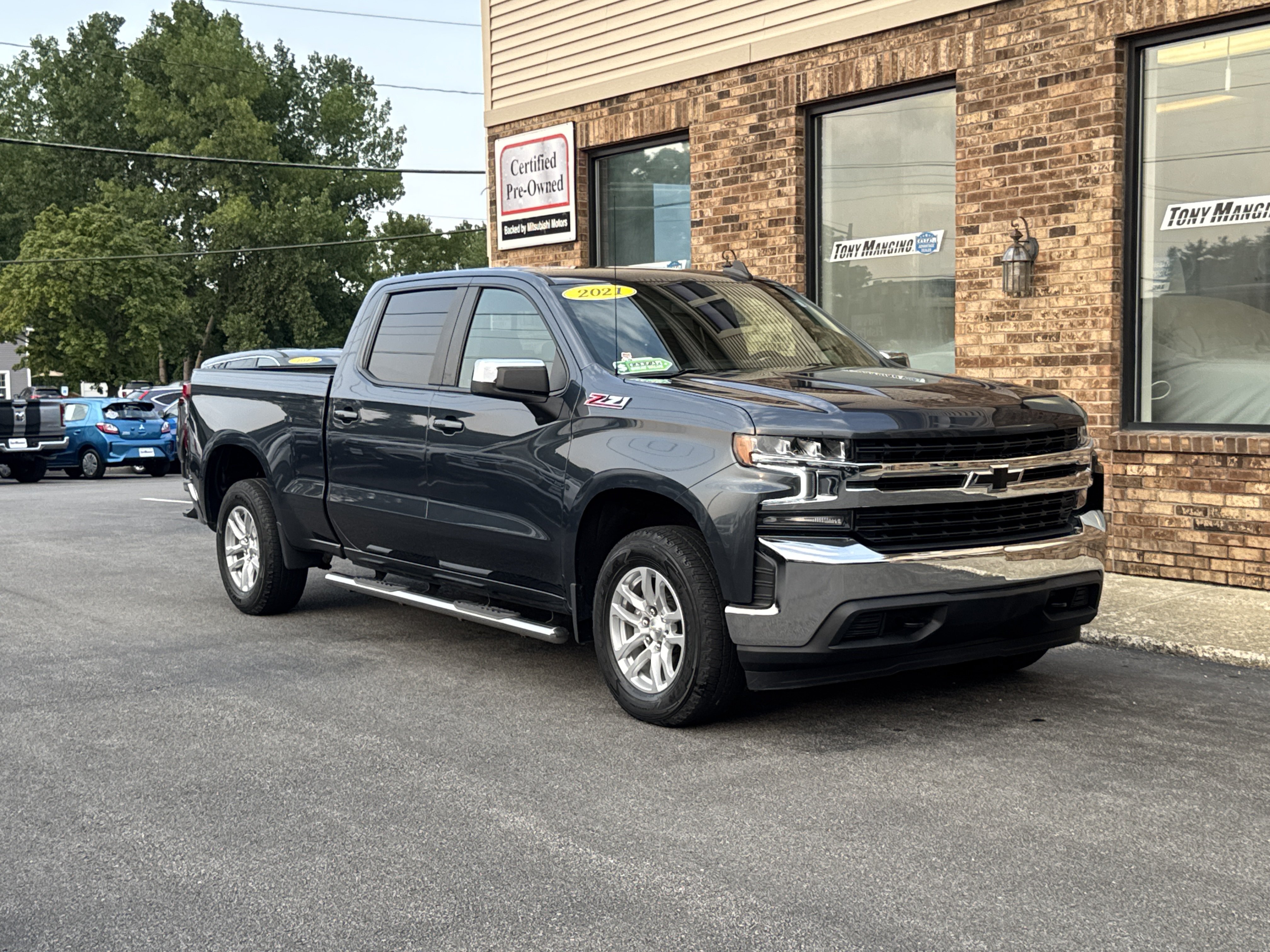 Used 2021 Chevrolet Silverado 1500 LT w/ Z71 Off-Road Package AWD/4WD image 7