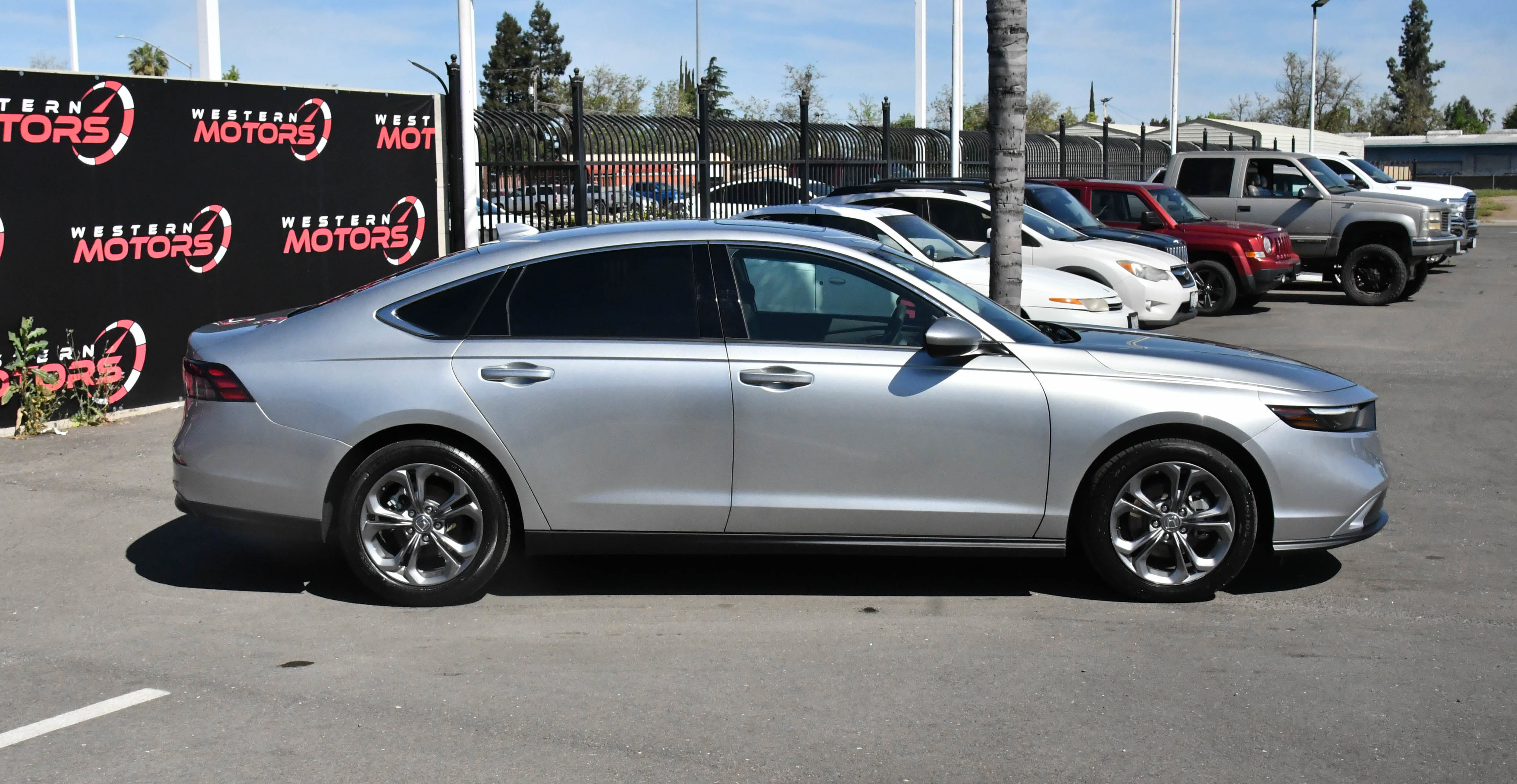 Used 2024 Honda Accord EX image 9