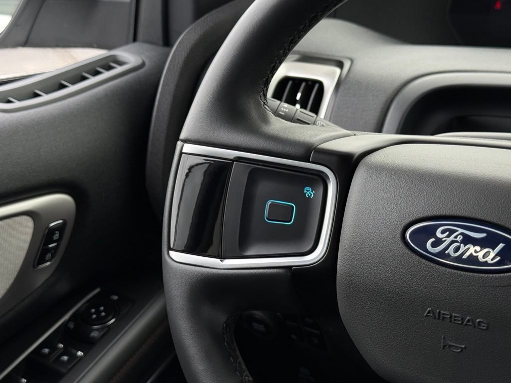 Used 2025 Ford Expedition Active AWD/4WD image 10