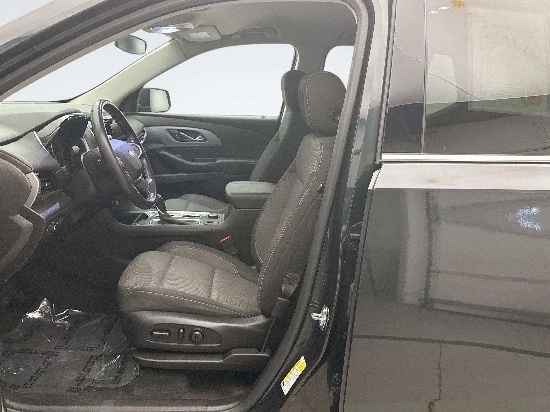 Used 2020 Chevrolet Traverse LT image 11