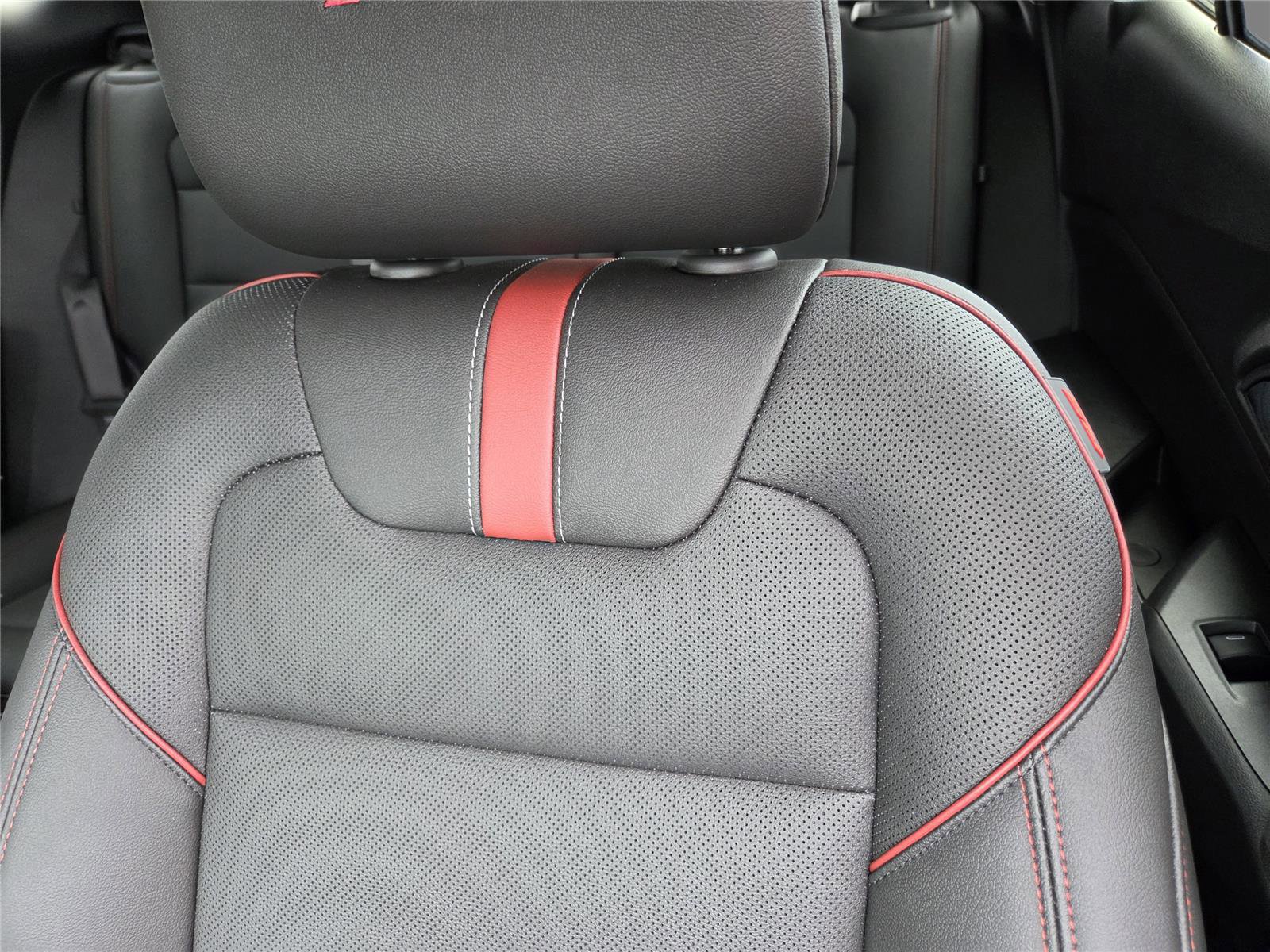 Used 2026 Chevrolet Trax RS w/ Sunroof Package FWD image 16