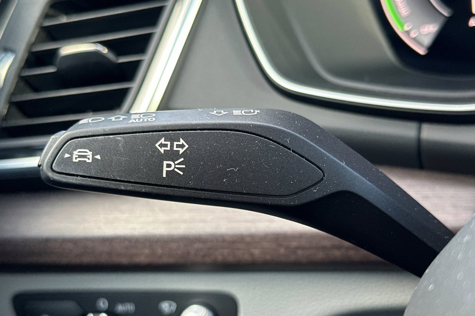 Used 2022 Audi Q5 e Prestige w/ Prestige Package image 32