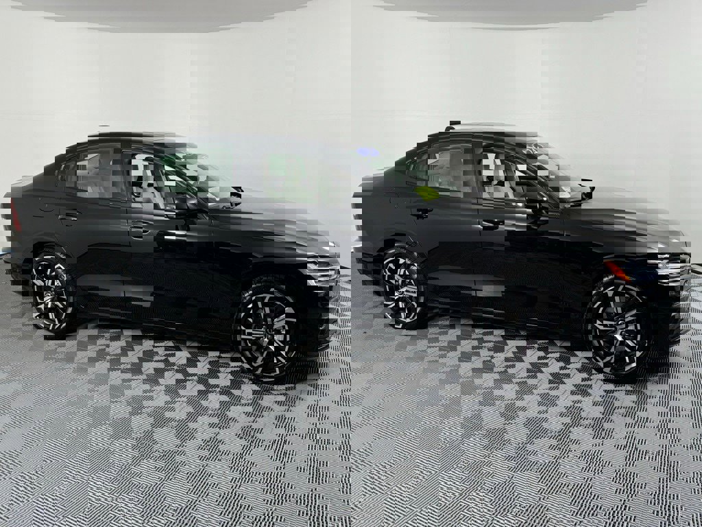 New 2024 Volvo S60 B5 Plus w/ Climate Package image 4