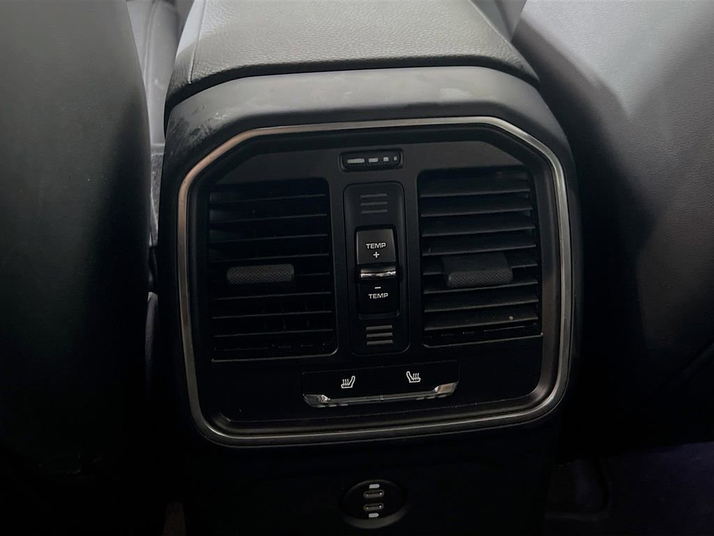 Certified 2025 Porsche Macan AWD/4WD image 27