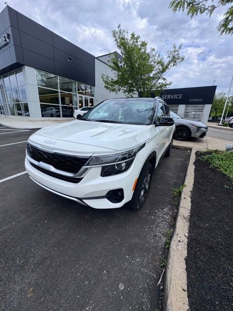 Used 2023 Kia Seltos S w/ Navigation Package AWD/4WD image 2