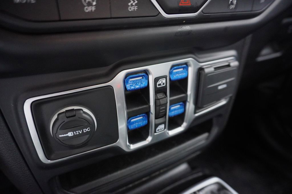 Used 2018 Jeep Wrangler Unlimited Sahara image 18