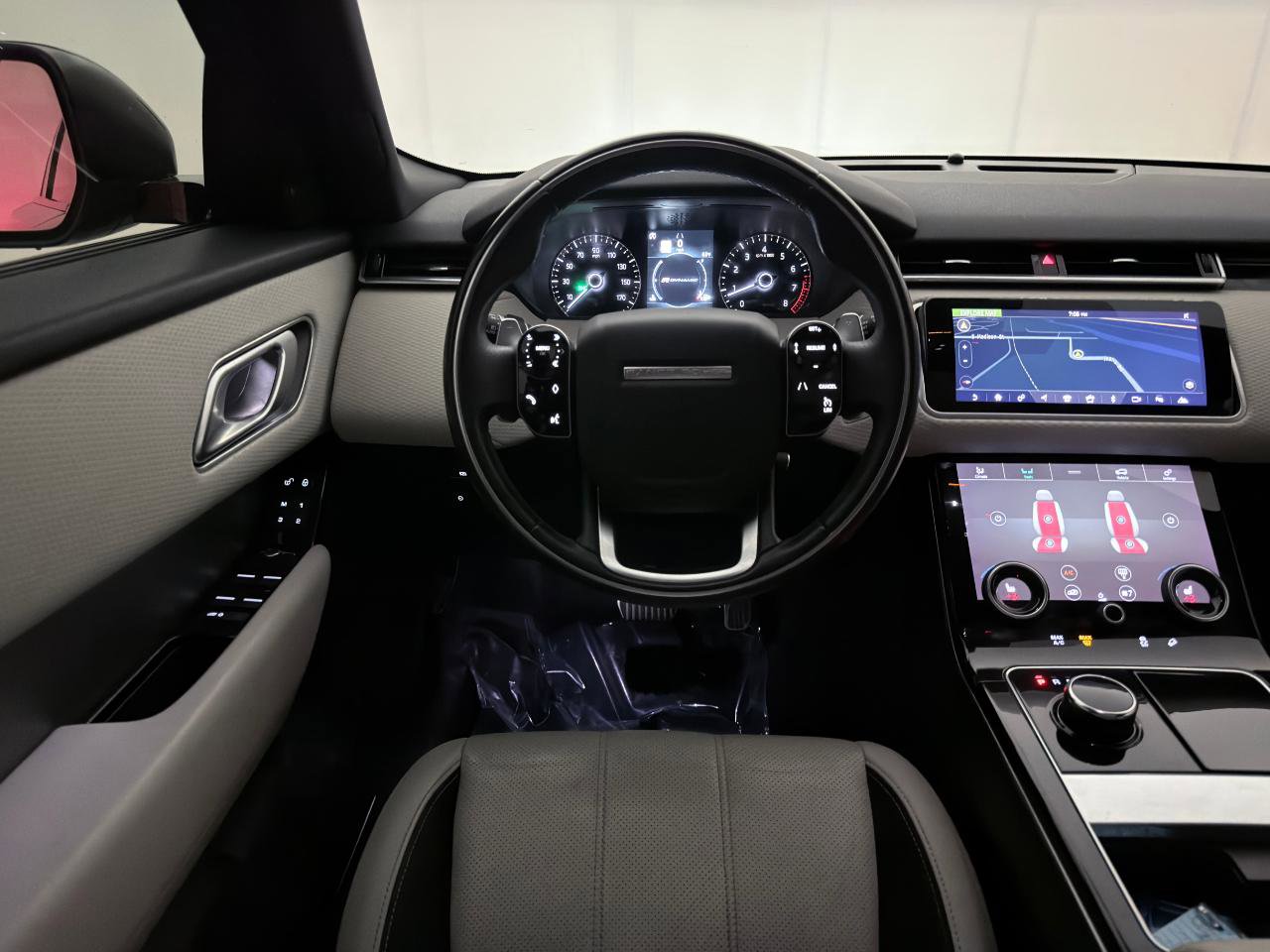 Used 2020 Land Rover Range Rover Velar R-Dynamic S AWD/4WD image 30
