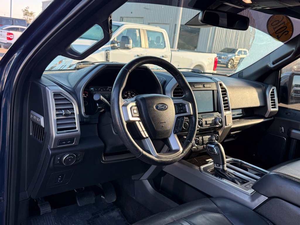 Used 2016 Ford F150 Platinum w/ Equipment Group 701A Luxury AWD/4WD image 4