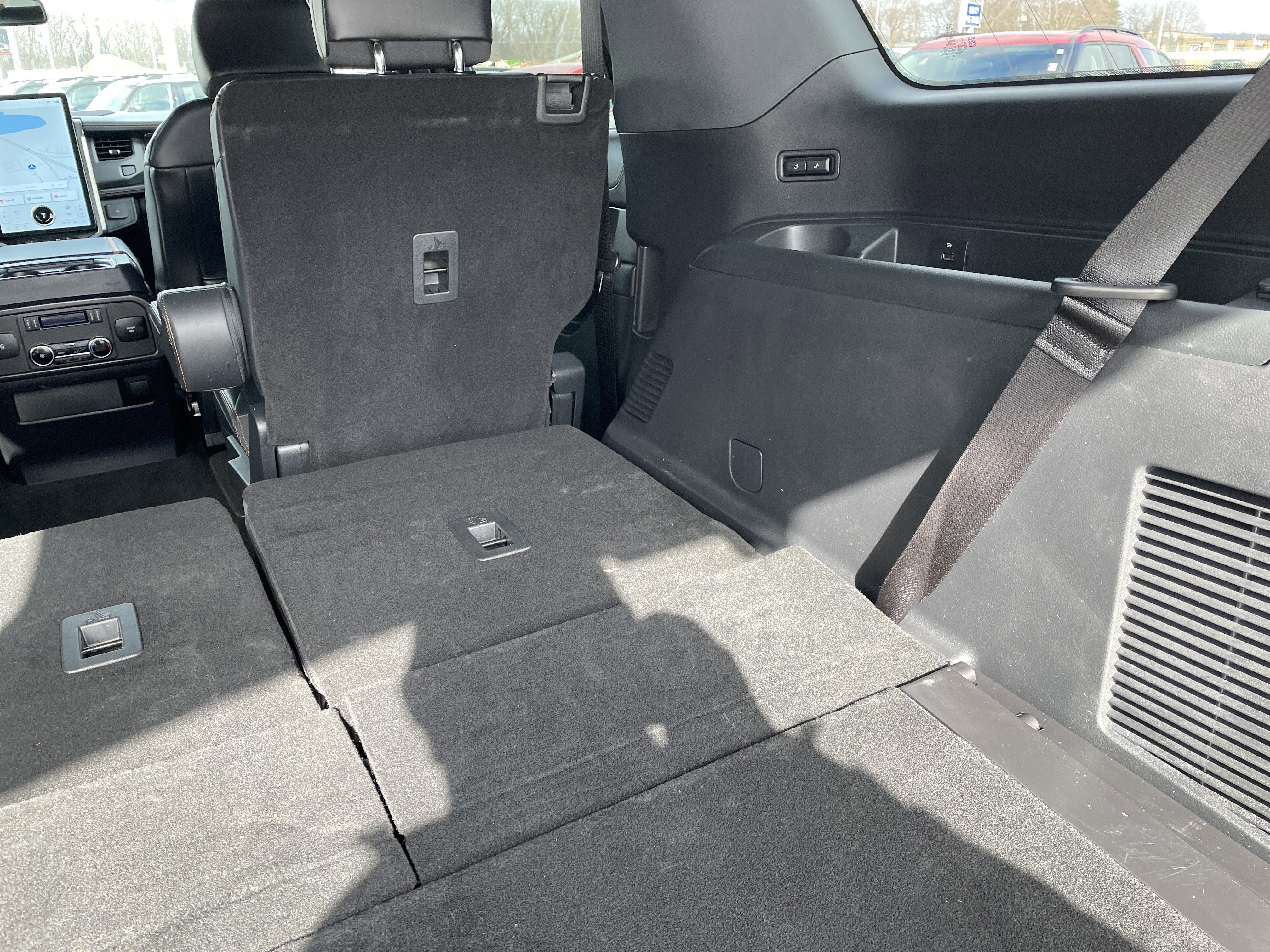 Used 2024 Ford Expedition Platinum image 18