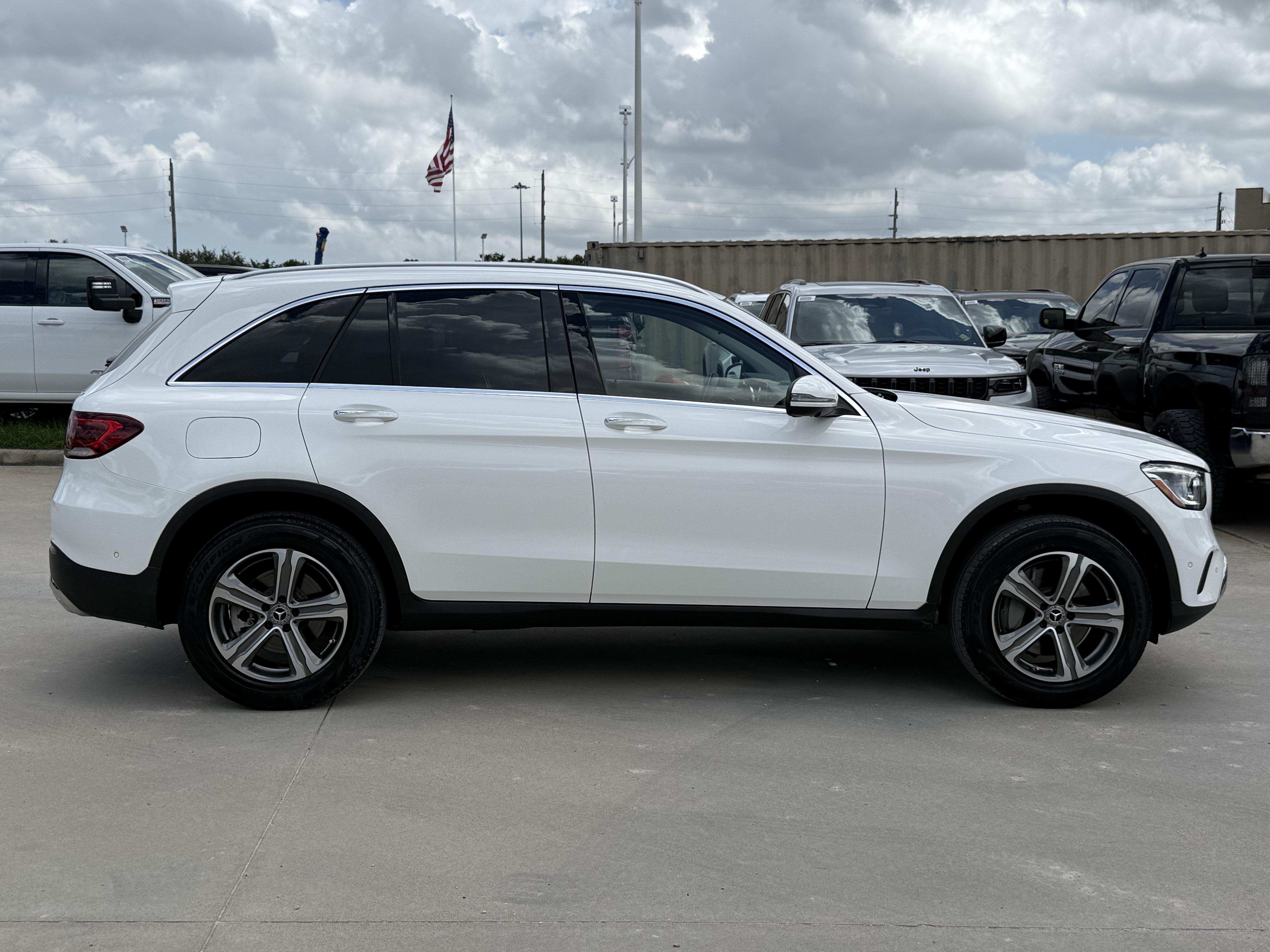 Used 2021 Mercedes-Benz GLC 300 4MATIC image 3