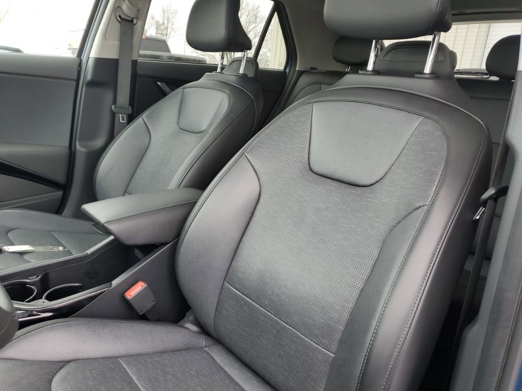 Used 2023 Kia Niro SX Touring image 31