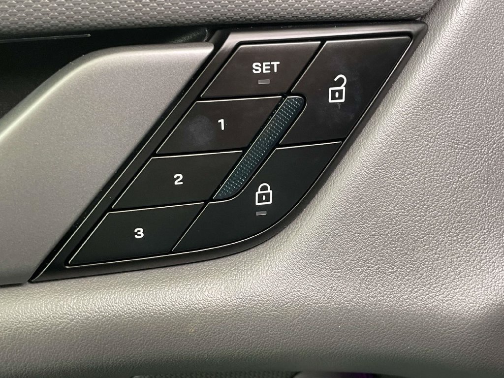 Certified 2025 Porsche Taycan RWD image 35