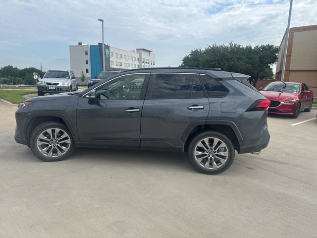 Used 2019 Toyota RAV4 Limited w/ Cold Weather Package FWD image 6