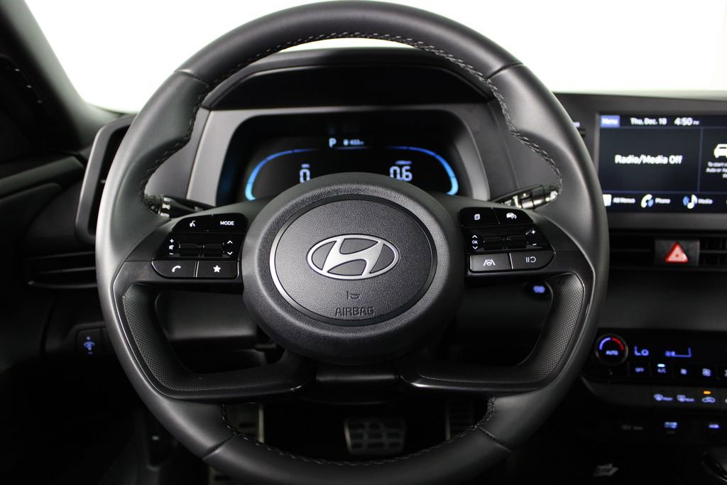 Certified 2025 Hyundai Elantra Sport image 8