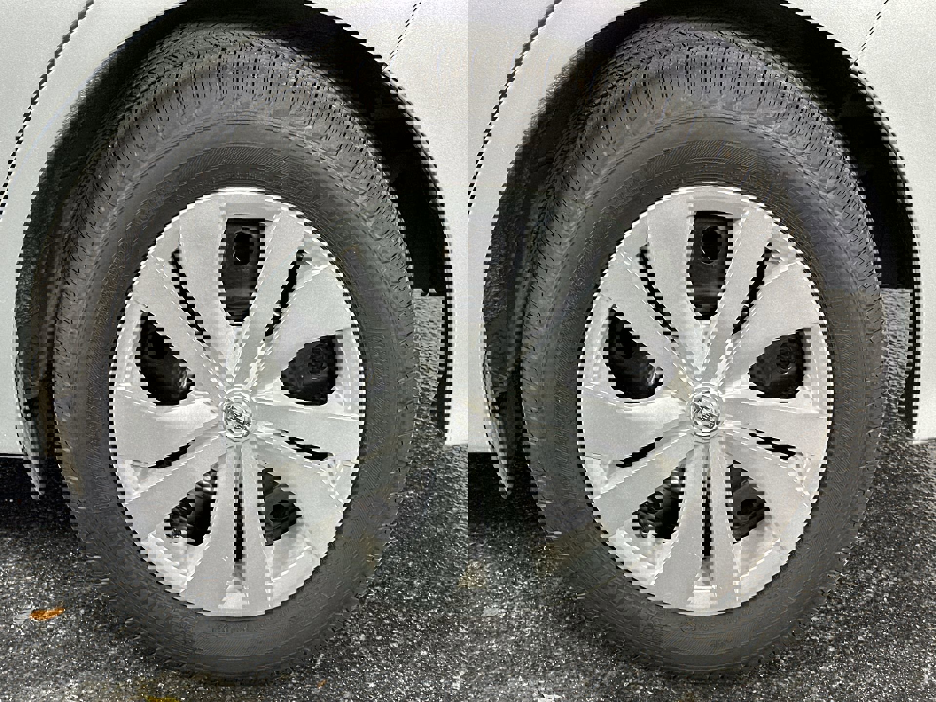 Used 2019 Nissan Versa Note SV image 14