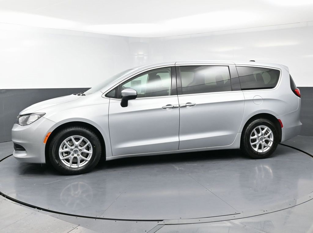 Used 2023 Chrysler Voyager LX image 6