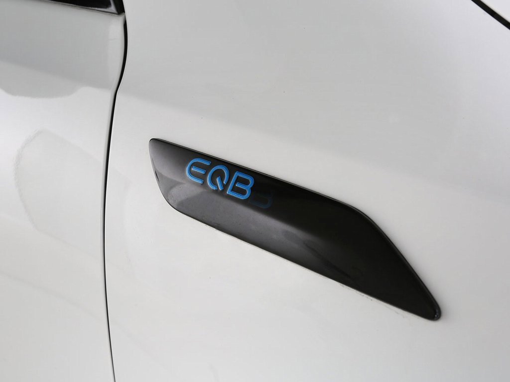 Used 2022 Mercedes-Benz EQB 300 4MATIC image 13